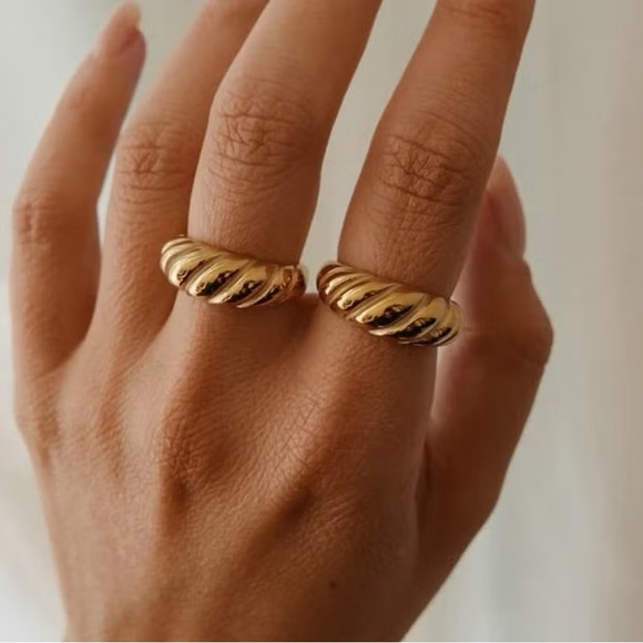 Anthropologie Jewelry - Croissant Twisted Rope Ring – 18K Gold Plated Stainless Steel